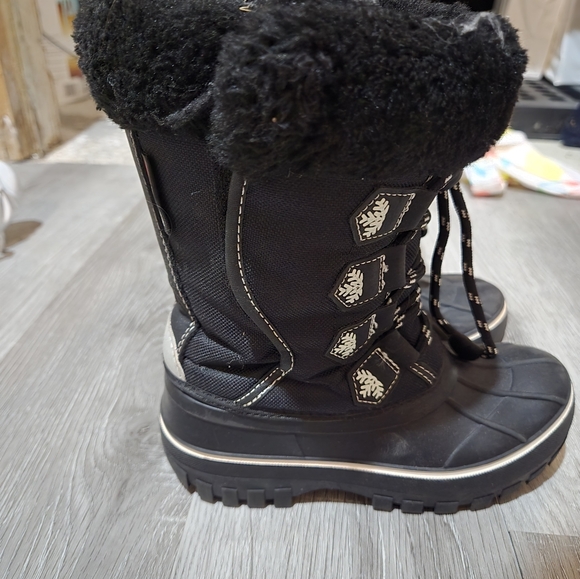 Girls winter boots size 12 - Picture 2 of 4